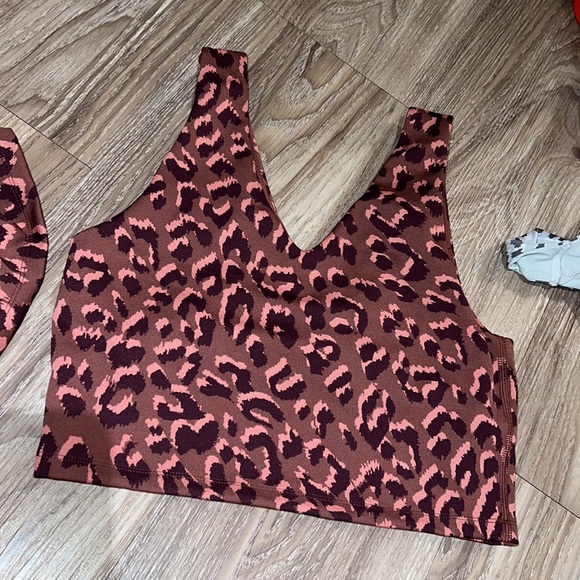 Leopard v neck sport bra - Picture 5 of 6